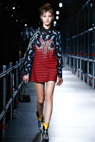 Look 12